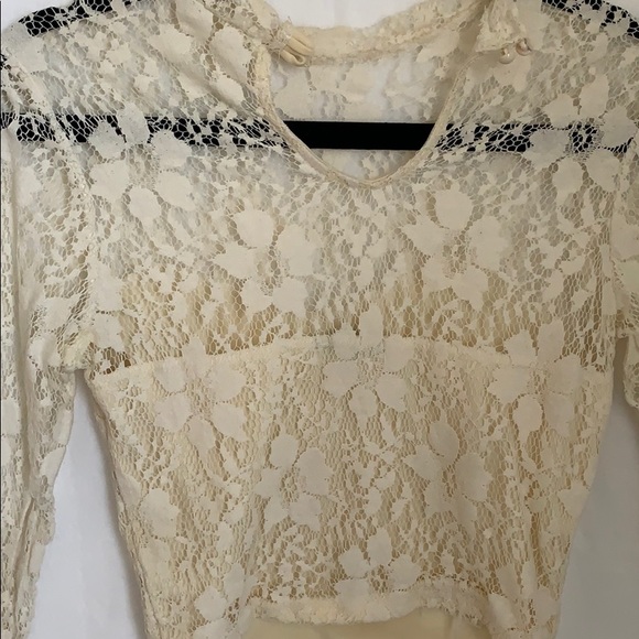 Beautiful off white /cream lace top - Picture 6 of 7